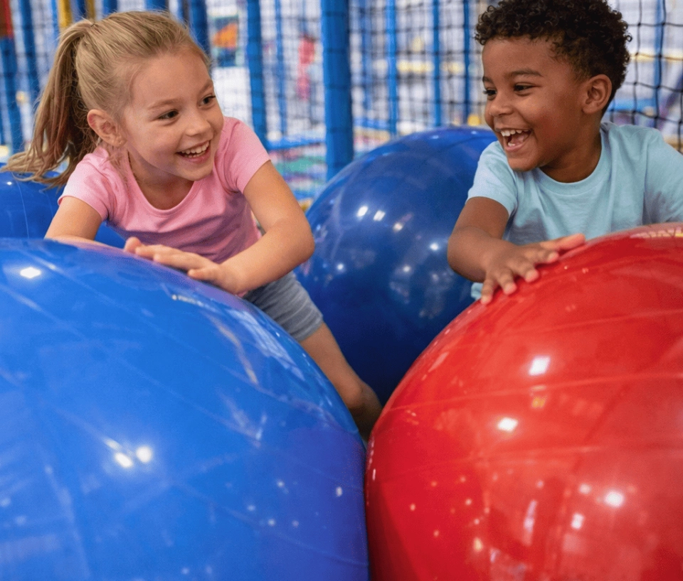 Boules géantes enfant parc de jeux