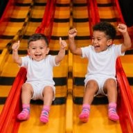 enfant toboggan parc de jeux pour enfants