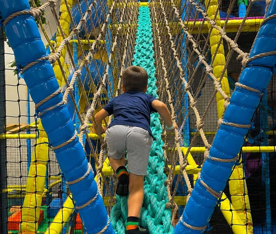Montée infernale enfant grimpant aire de jeux you kids