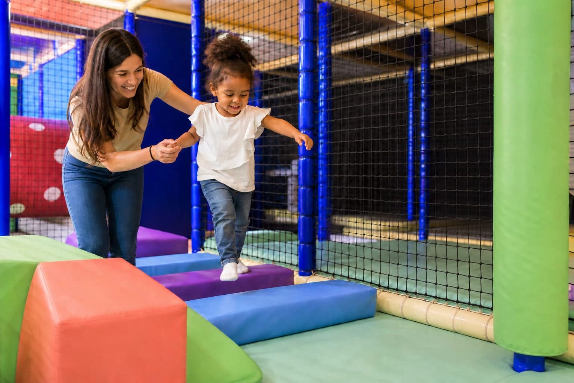 parcours obstacles dans aire de jeux interieur you kids