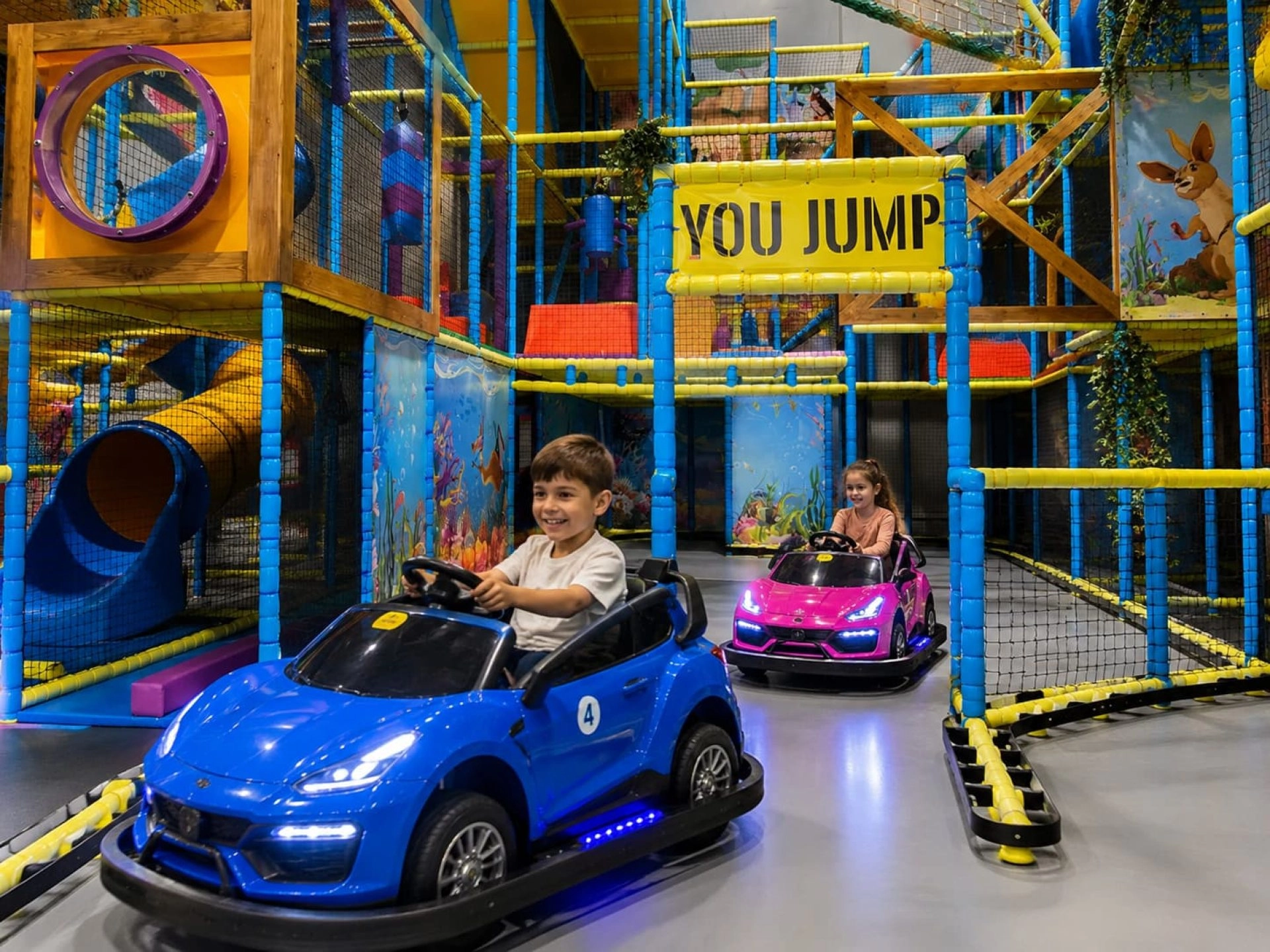 Zone voiture électrique indoor parc de jeux