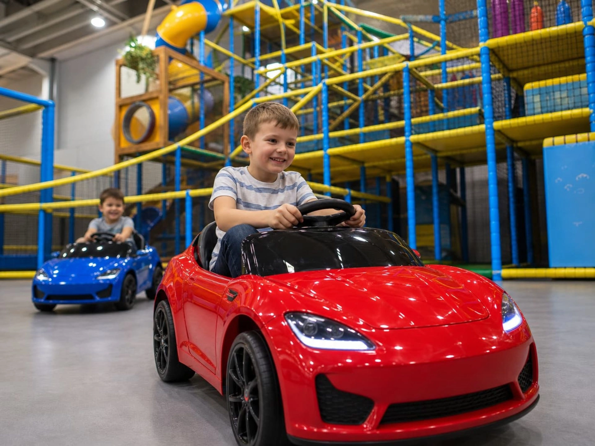 deux enfants conduite Zone voiture électrique