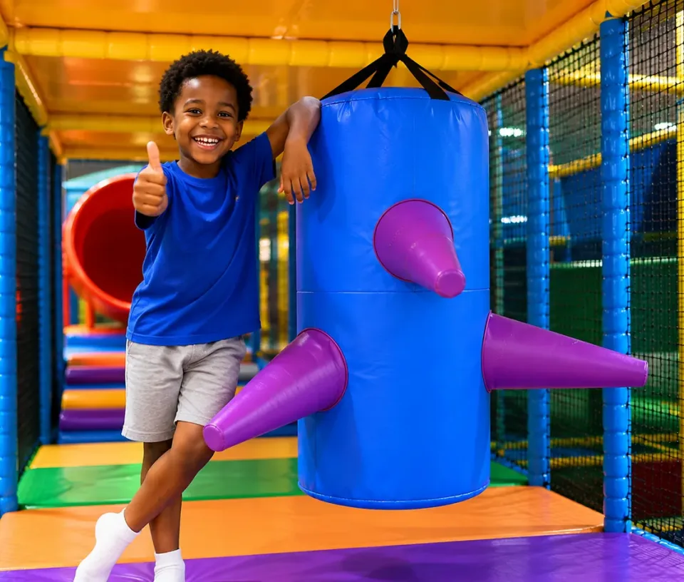 enfant souriant pinata aire de jeux