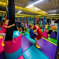 parcours combattant parc pour enfant youkids toulouse