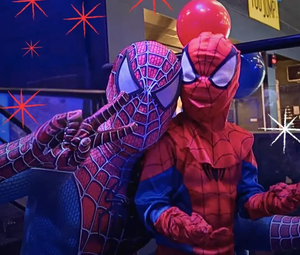 selfie spiderman enfant